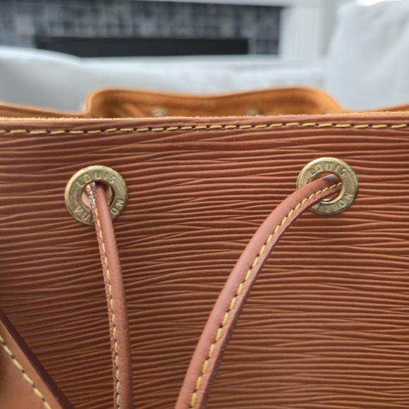 Louis Vuitton Epi Petit Noe in Cipango - Picture 7 of 13